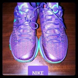 Retro Nike KD Mens Sz. 8(Worn Once)Mint Condition